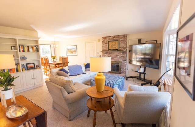 Cozy Cape House - Family Friendly with Great Outdoor Space
