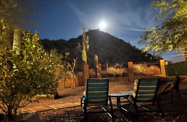 Cozy Casita in the Uplands Area of North East Mesa. Mountain and desert views.