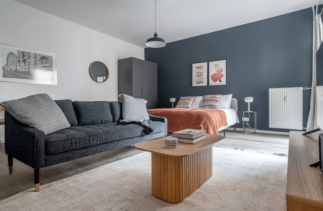 Cozy Charlottenburg Studio, Fully Equipped, by Blueground