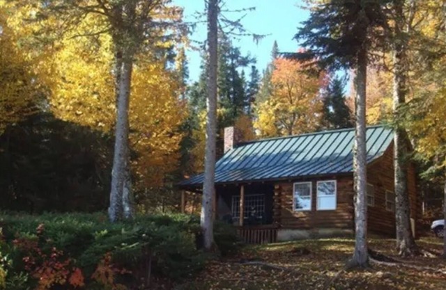 Cozy & Charming Lakefront Log Cabin on Cupsuptic Lake/Rangeley, ME