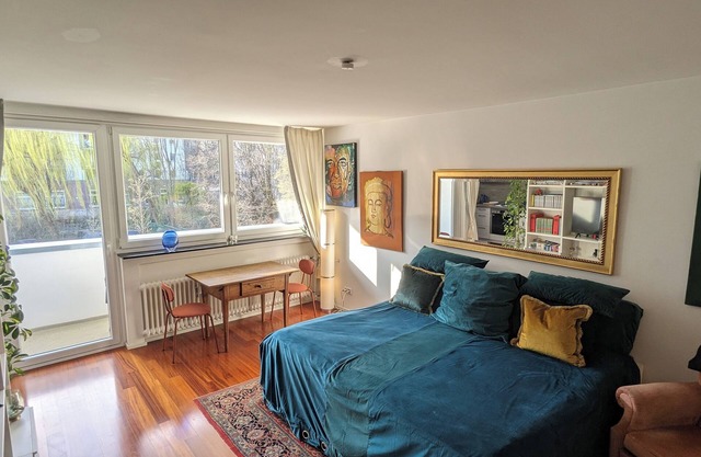 Cozy city apartment in Charlottenburg - balcony and green view