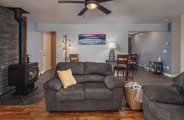 Cozy City Stay - 3bdrm near Airport