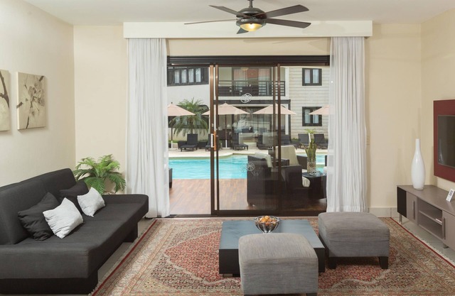 COZY & CLEAN 1 Bedroom Royal suite 5 star amenities