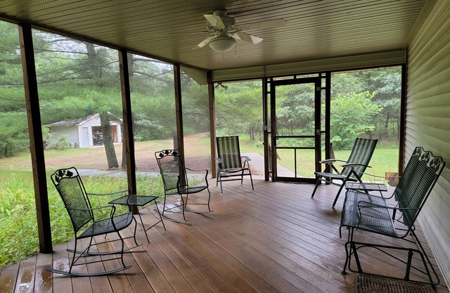 Cozy comfy house 5 min from Sand Valley Golf and 45 min from Wisconsin Dells