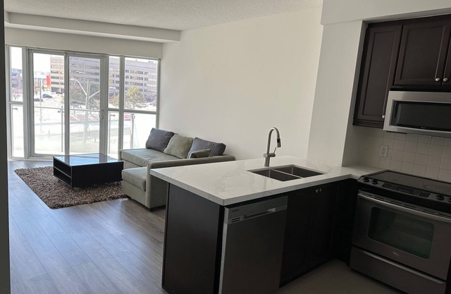 Cozy condo living in the Heart of Mississauga