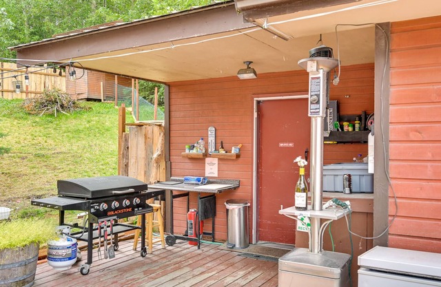 Cozy Cooper Landing Studio w/ Mountain Views!