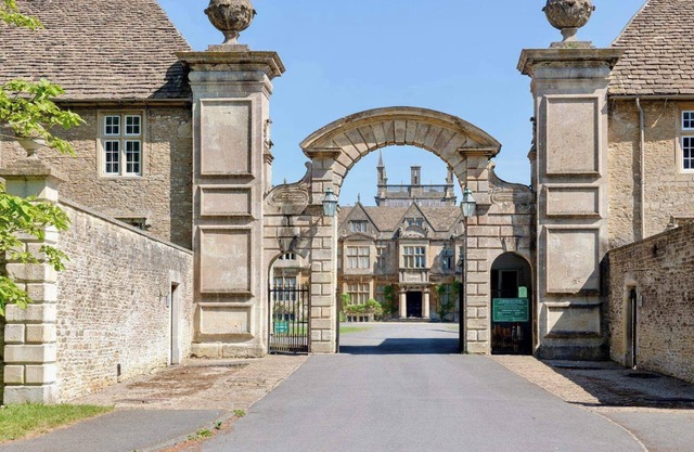 Cozy Corsham Apartment with 2 Bedrooms