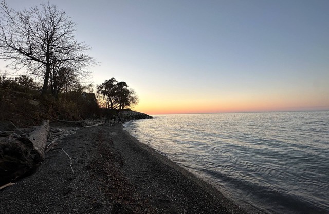Cozy cottage, fully remodeled, close to the beach, local wineries or night life!