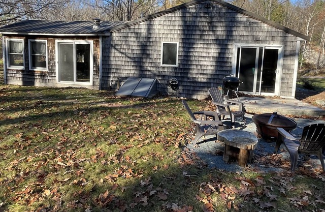 Cozy Cottage minutes away from Sunapee Mountain Skiing