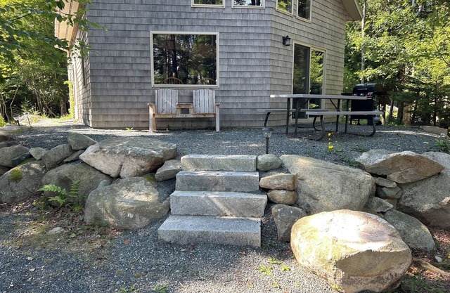 Cozy cottage nestled in the woods with walking distance to town.