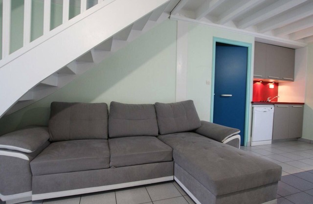 Cozy Cottage Near Beach - 3BR/2BA, Pet Friendly, Surf & Hike Spot, WiFi, Parking