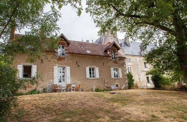 Cozy Cottage Near Châteauroux, Countryside Views, Wi-Fi, Garden, Close to Historic Sites