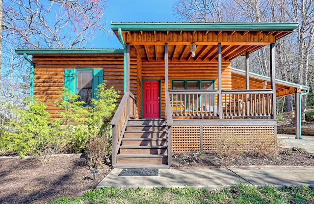 Cozy Cove Retreat - by Chatuge Home Concierge Private Swim Dock, kayaks, grill