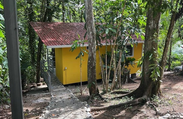 Cozy cottage in tranquil Puerto Viejo de Talamanca with WiFi