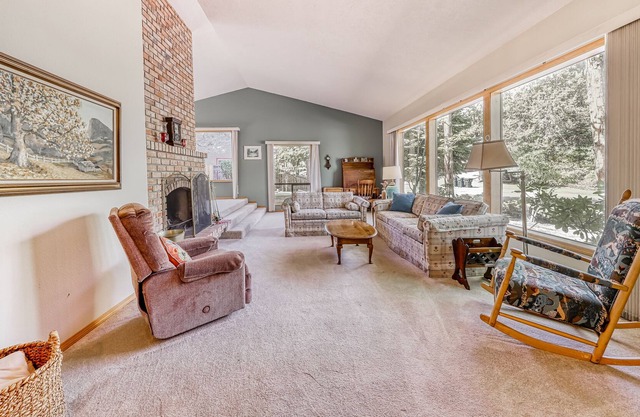 Cozy, Dog-Friendly Home w/ Free WiFi, Full Kitchen, Furnished Deck, Central A/C