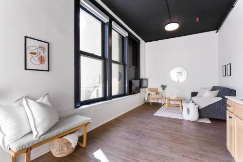 Cozy Downtown Loft Walk to Riverfront Park 209