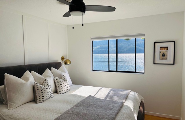 Cozy executive suite, including a stunning view, on Vancouver Island