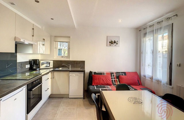 Cozy F2 in Lamalou-les-Bains, 150m from Thermal Baths, Pet Friendly, Free Parking, WiFi