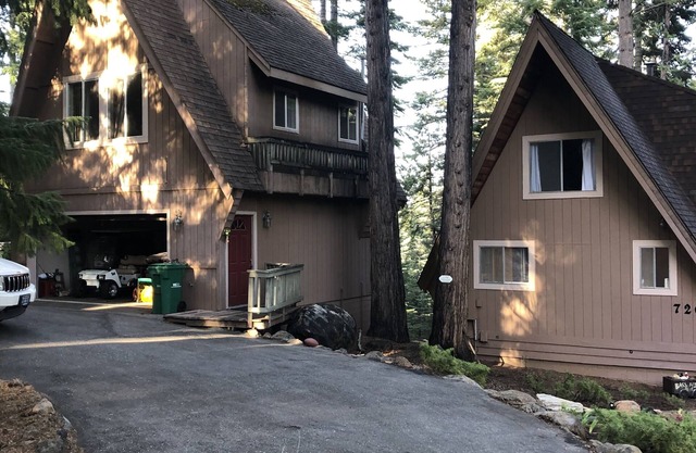 Cozy Family Cabin with Studio! Great Week or Weekend get away!