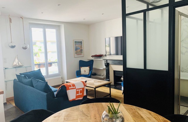 Cozy Flat Near the Eiffel Tower