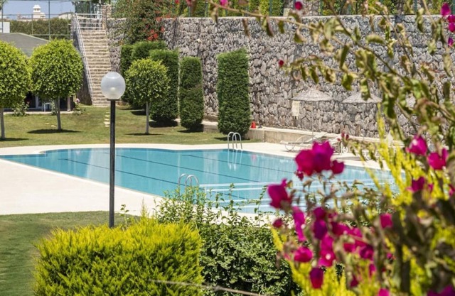 Cozy Flat with Sea View and Shared Pool in Bodrum