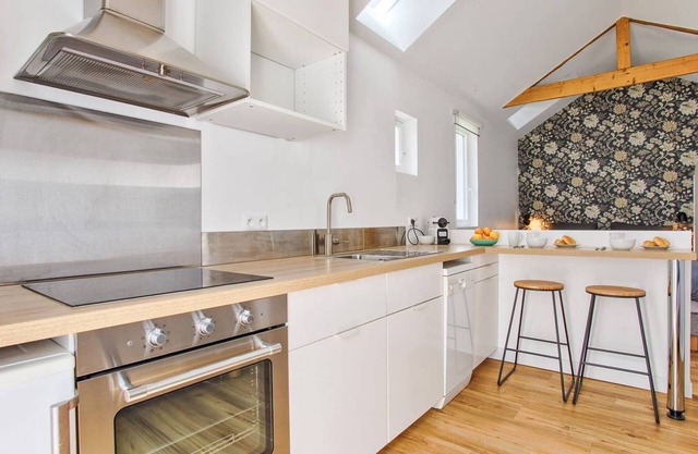 Cozy independent studio in central Merville-Franceville