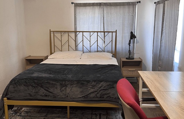 Cozy Furnished Room- 5min walk to UNM Hospital