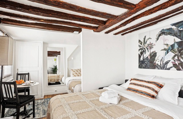 Cozy Getaway in Le Marais Heart of Paris