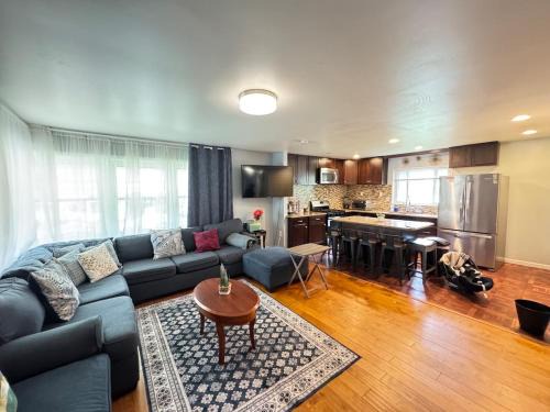 COZY Great Entire 8BR Home in Alexandria