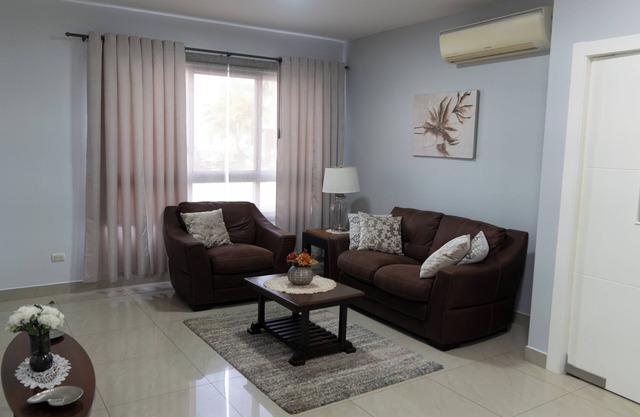 Cozy Ground Floor Apartment in Ciudadela Private Security 24H. Guayaquil