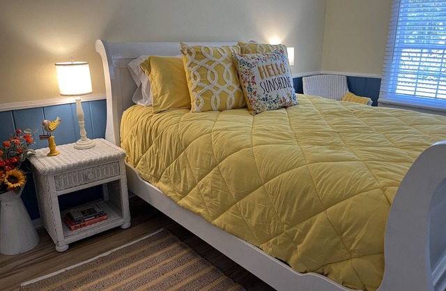Cozy Guest House Apartment Located Walking Distance from Downtown & Riverwalk