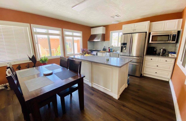 Cozy guest house W/private entrance 10min to ONT