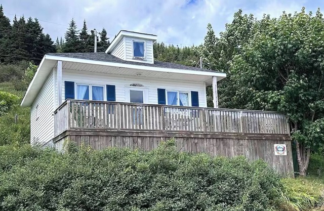 Cozy Heritage Cottage - No Cleaning Fee - Burin, NL