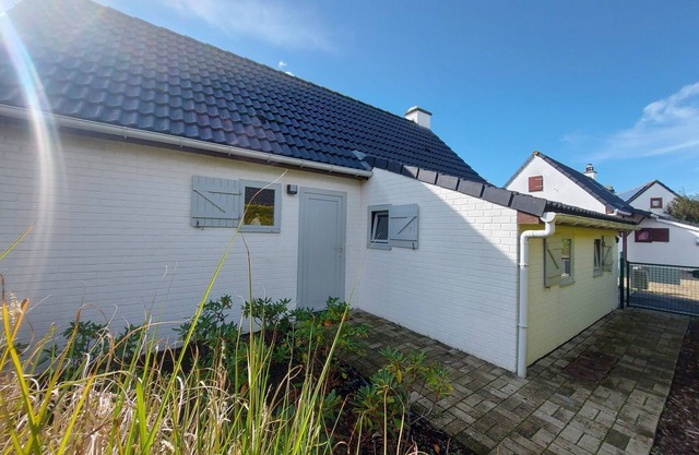 Cozy holiday home in Nieuwpoort with swimming pool
