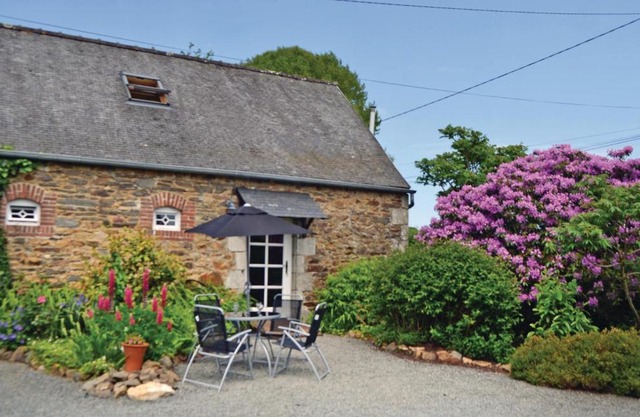 Cozy Home In Callac De Bretagne