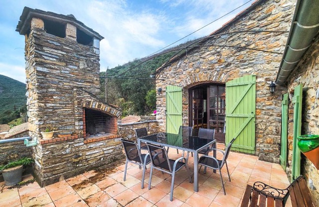 Cozy Home In Olargues With Kitchen