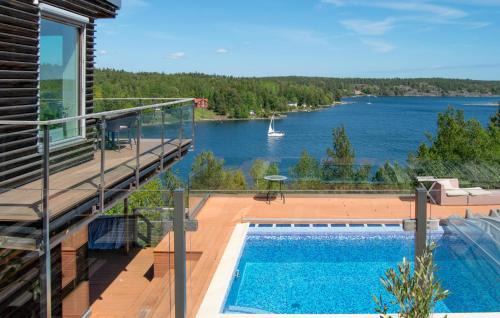 Cozy Home In Saltsjöbaden With Sauna