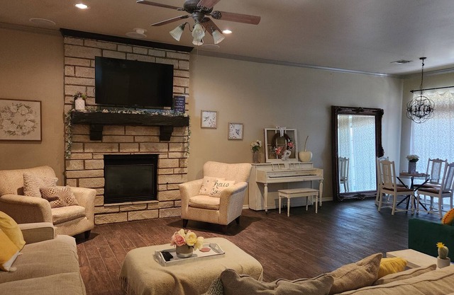 Cozy home in the heart of Edmond. Near UCO.