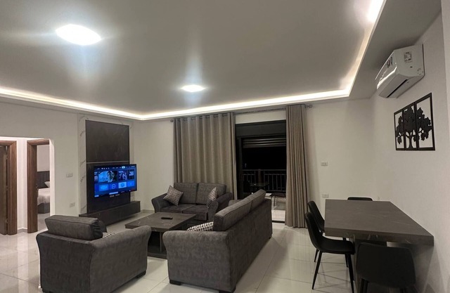 Cozy Home Near All Services - 21