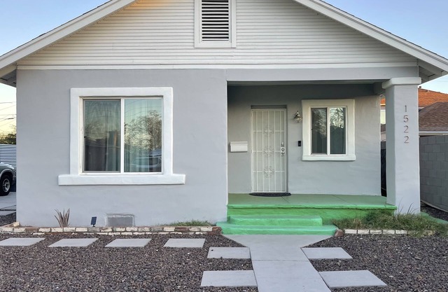 Cozy home only 10 mins to DT w/ Self-Check In
