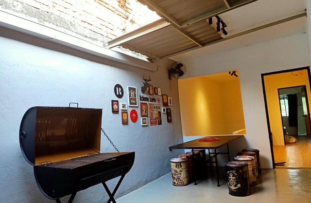 Cozy Homestay with Karaoke System & Pool Table