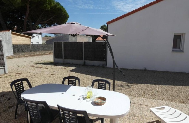 Cozy house 500m from beach, pet-friendly, terrace and WiFi