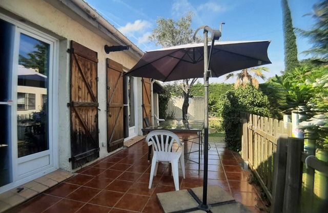Cozy house - peaceful setting, with a terrace, close to golf courses and beaches