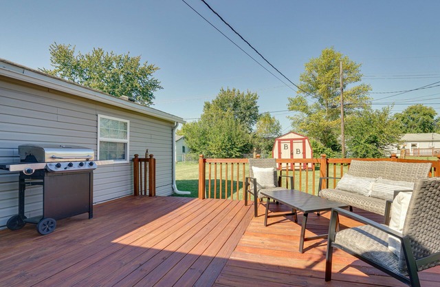 Cozy Indiana Home w/Deck, Charcoal Grill & Yard!
