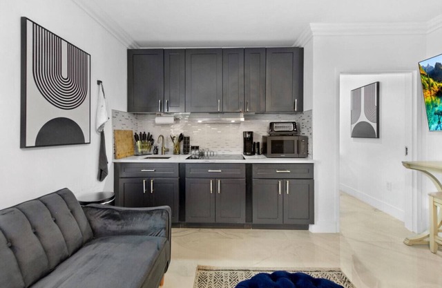 Cozy Keys Stay | King Bed + Luxe Bath