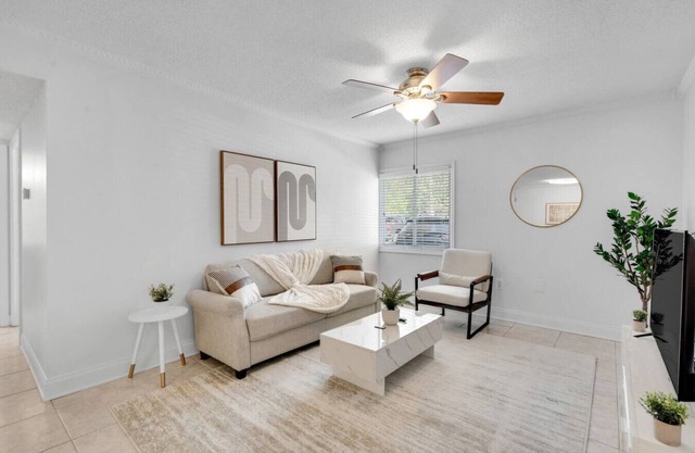 Cozy King APT near Bayshore! Pool/Gym/FREE parking