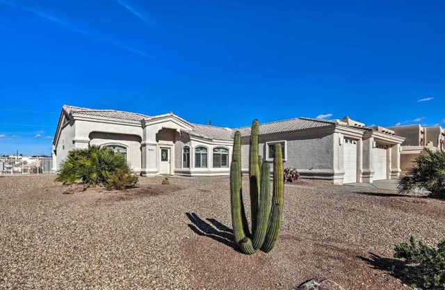 Cozy Lake Havasu House with Views - 1 Mi to Water!