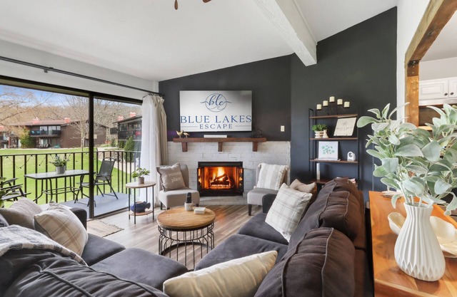 Cozy LG Retreat! King Bed! Fireplace! WiFi!