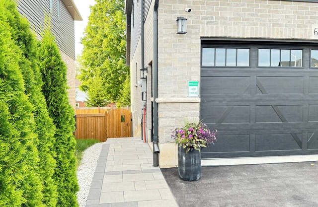 Cozy Licensed Collingwood Suite & Spa – 1BR + Family Room Near Blue Mountain!