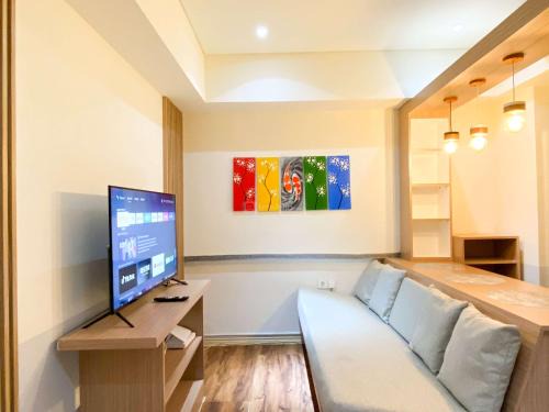 Cozy Living and Relaxing 2BR Meikarta Apartment By Travelio